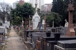 Sexo no cemitério - Amador Brasileiro